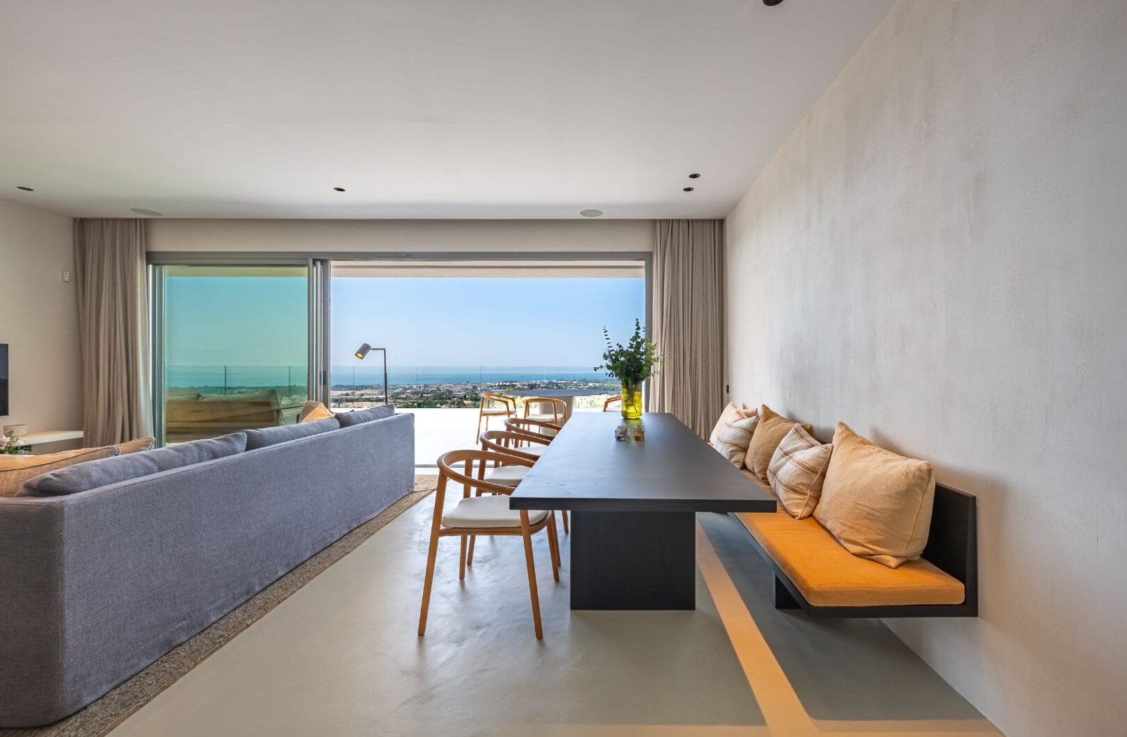 Stunning corner middle floor apartment with panoramic golf &amp; sea views