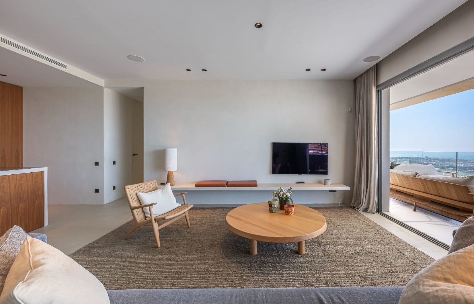 Stunning corner middle floor apartment with panoramic golf &amp; sea views