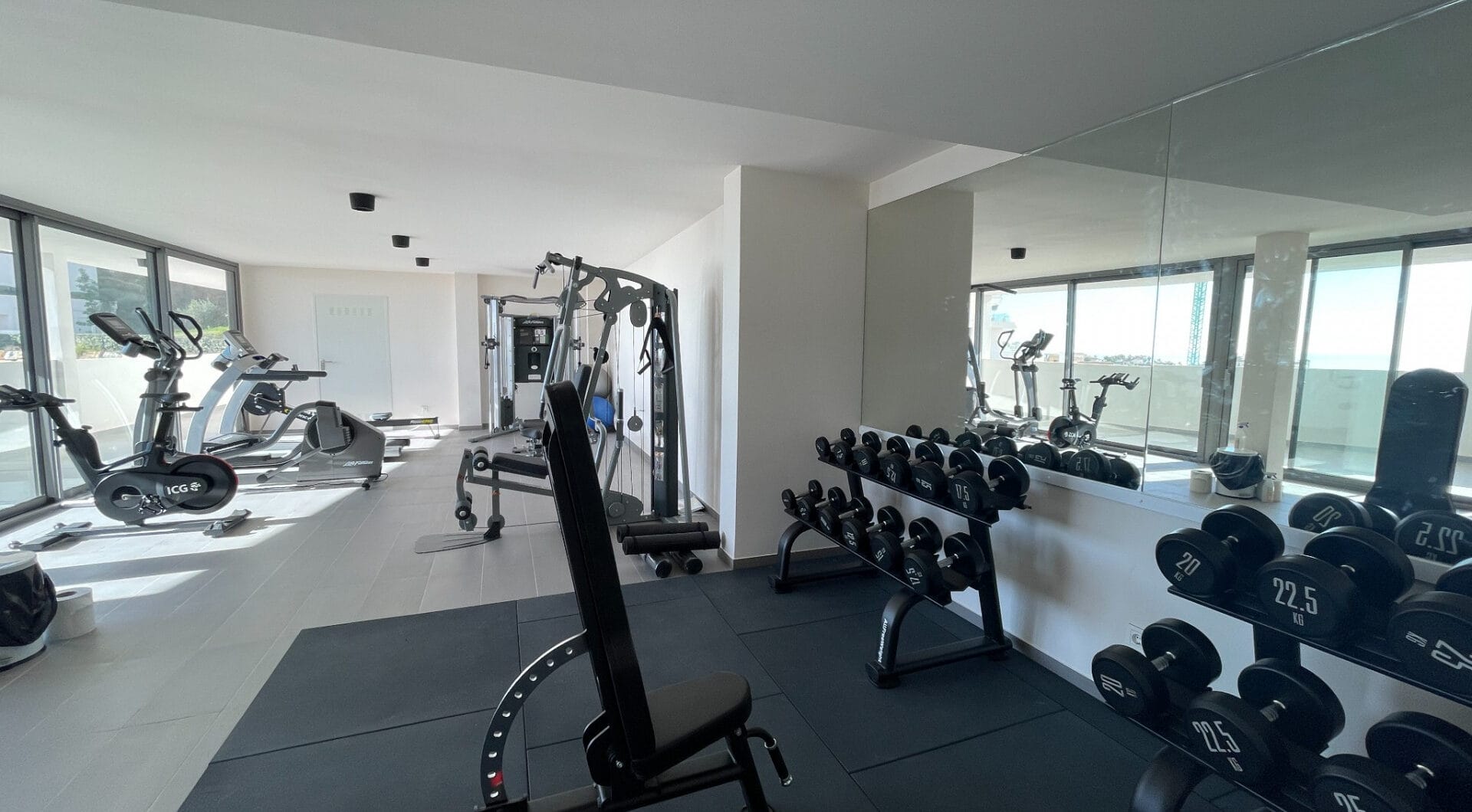Stunning corner middle floor apartment with panoramic golf &amp; sea views