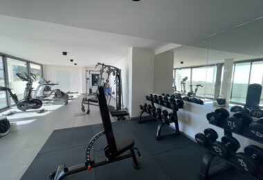 Stunning corner middle floor apartment with panoramic golf &amp; sea views