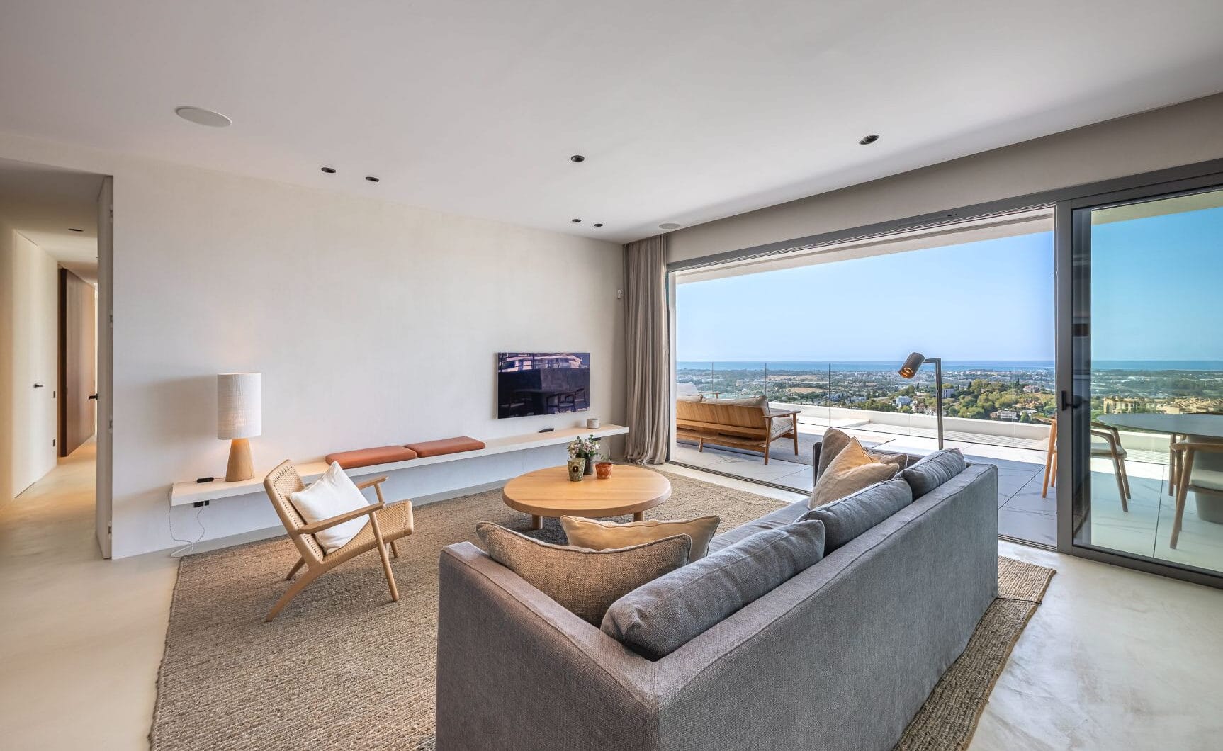 Stunning corner middle floor apartment with panoramic golf &amp; sea views
