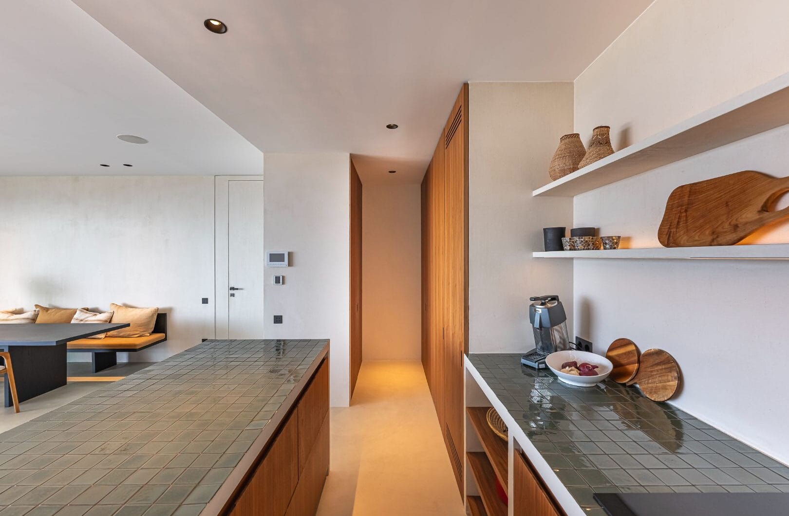 Stunning corner middle floor apartment with panoramic golf &amp; sea views