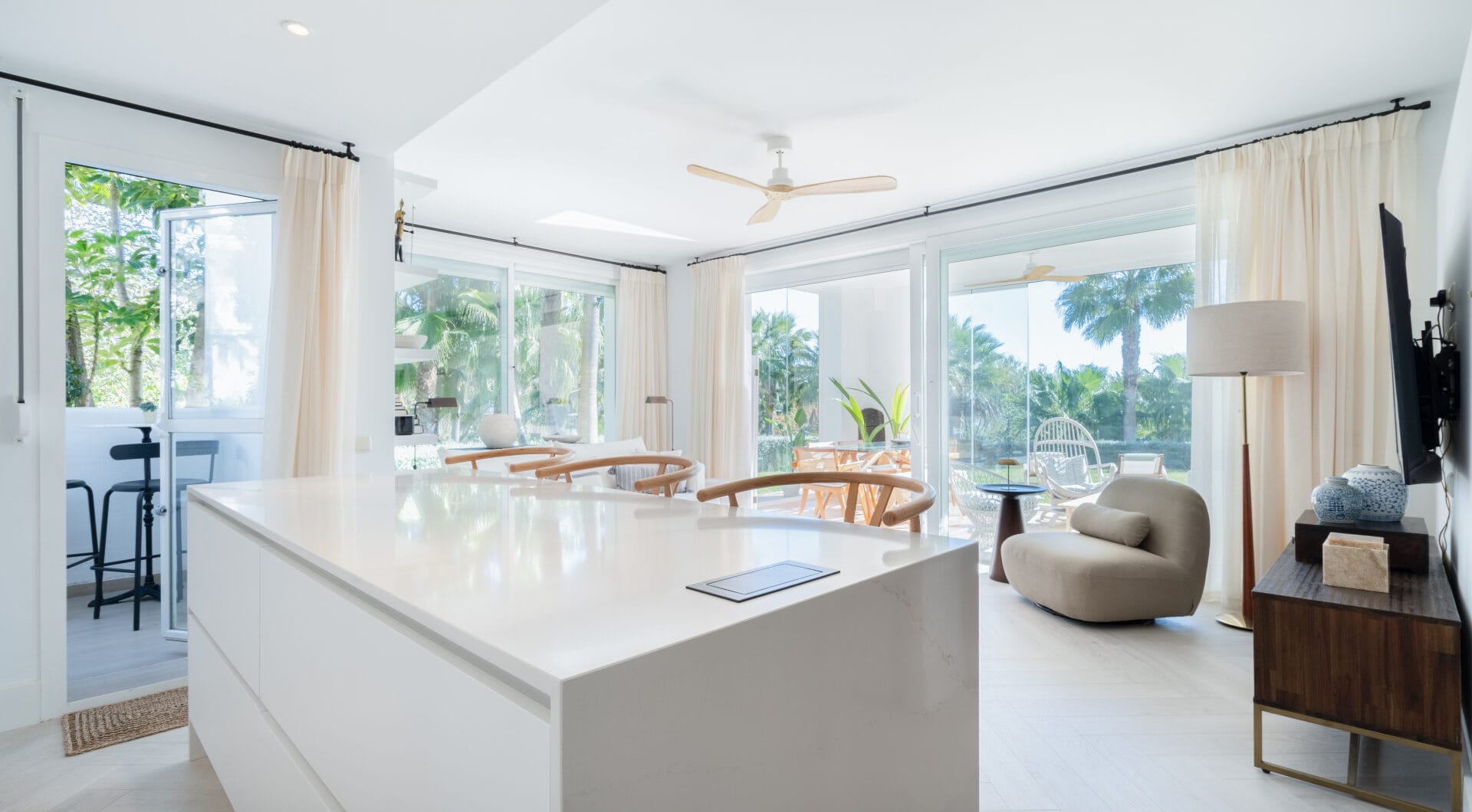 Beautiful new renovated apartment with a large garden in Alcazaba Lagoon