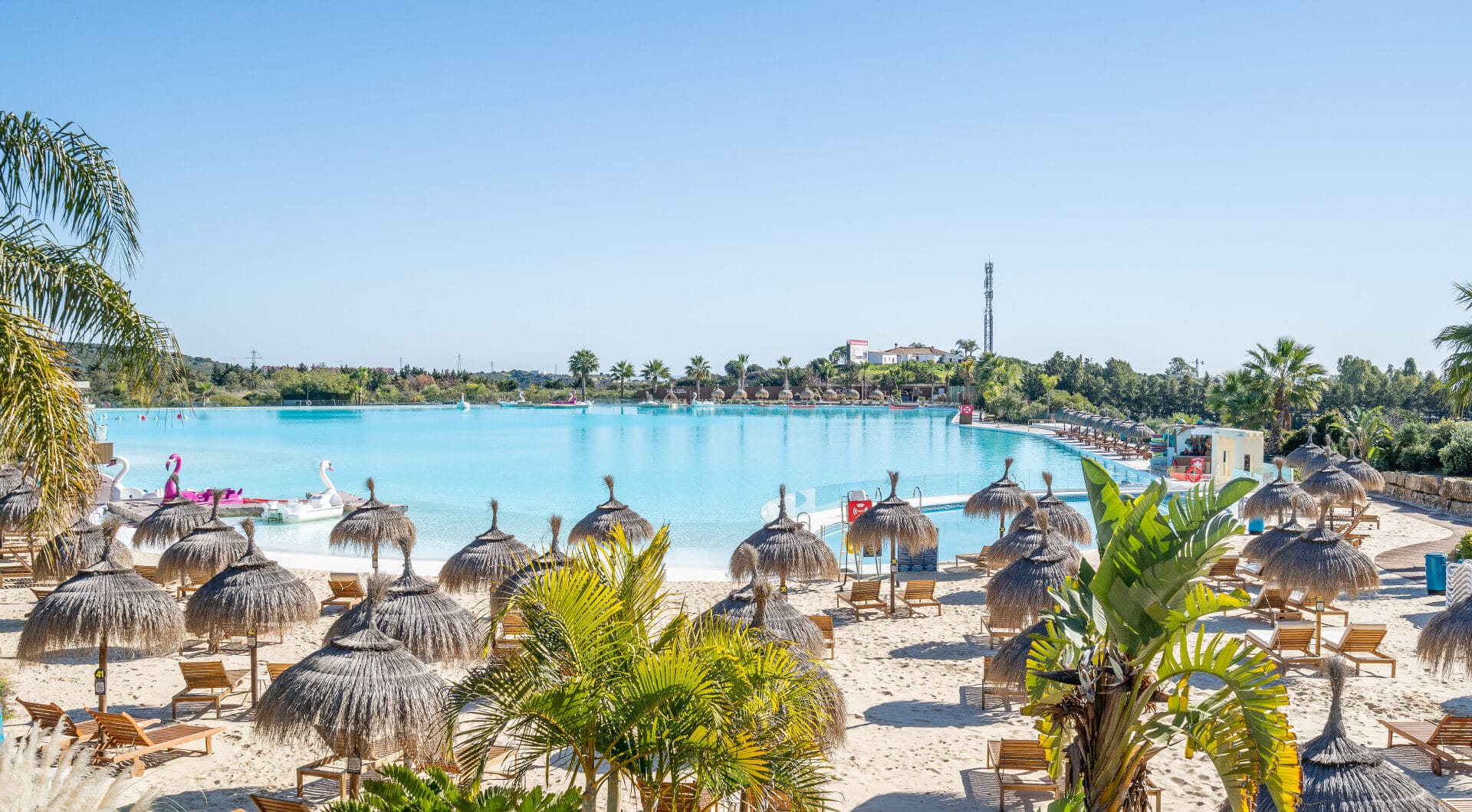 Beautiful new renovated apartment with a large garden in Alcazaba Lagoon