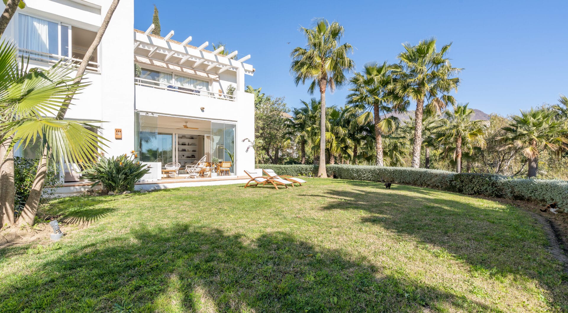 Beautiful new renovated apartment with a large garden in Alcazaba Lagoon