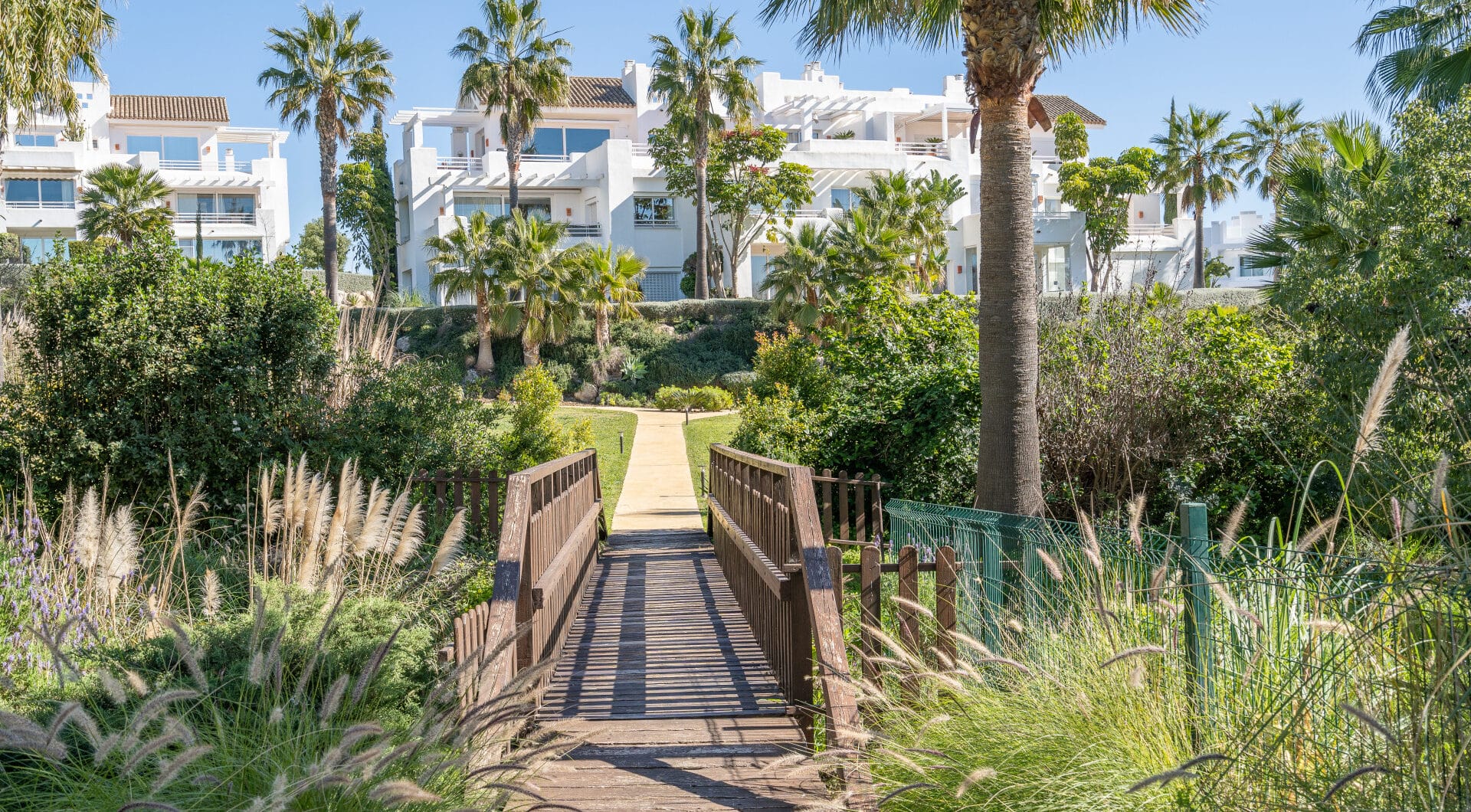 Beautiful new renovated apartment with a large garden in Alcazaba Lagoon