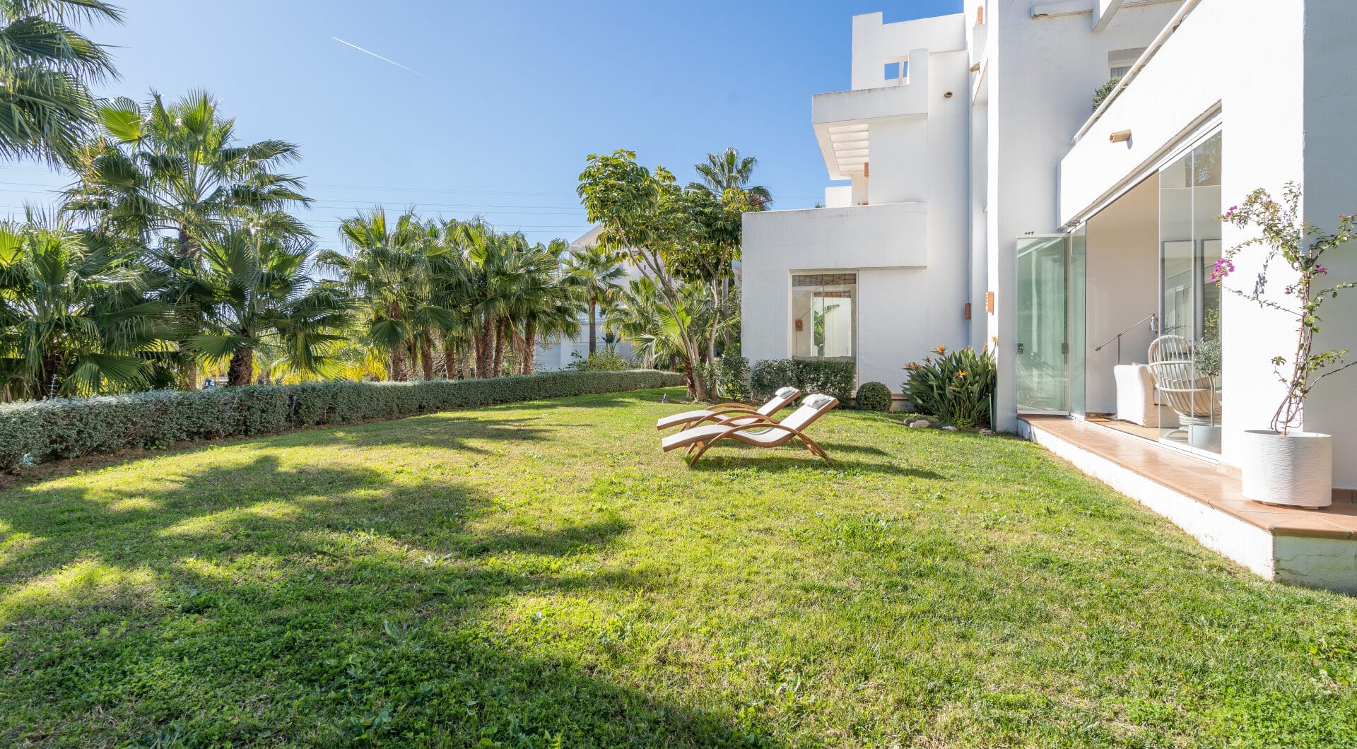 Beautiful new renovated apartment with a large garden in Alcazaba Lagoon