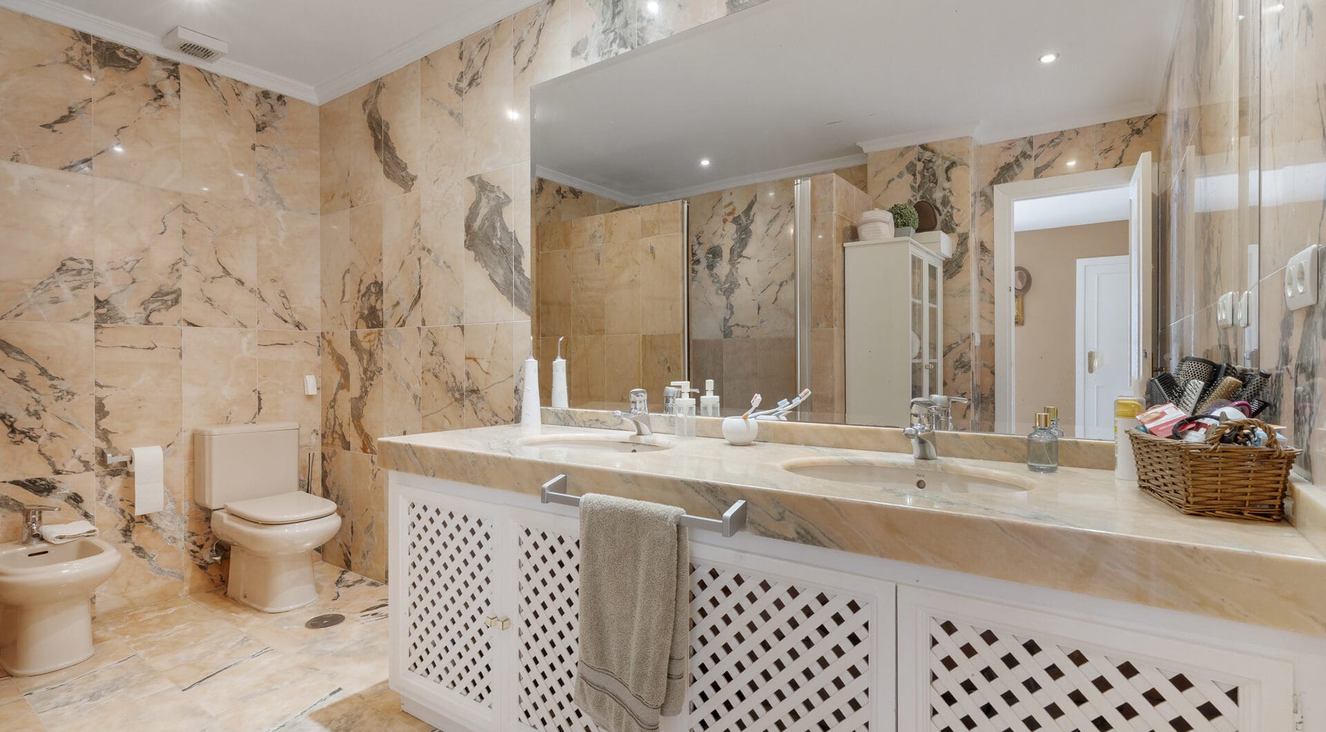 Spacious 3 bedroom apartment – Nueva Andalucía, just steps from Puerto Banus