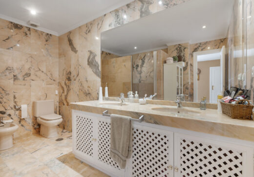 Spacious 3 bedroom apartment – Nueva Andalucía, just steps from Puerto Banus