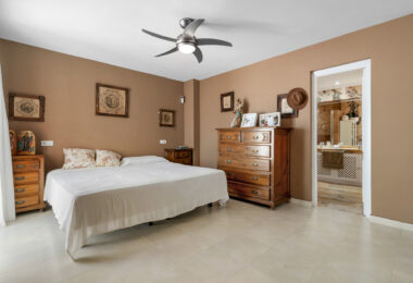 Spacious 3 bedroom apartment – Nueva Andalucía, just steps from Puerto Banus