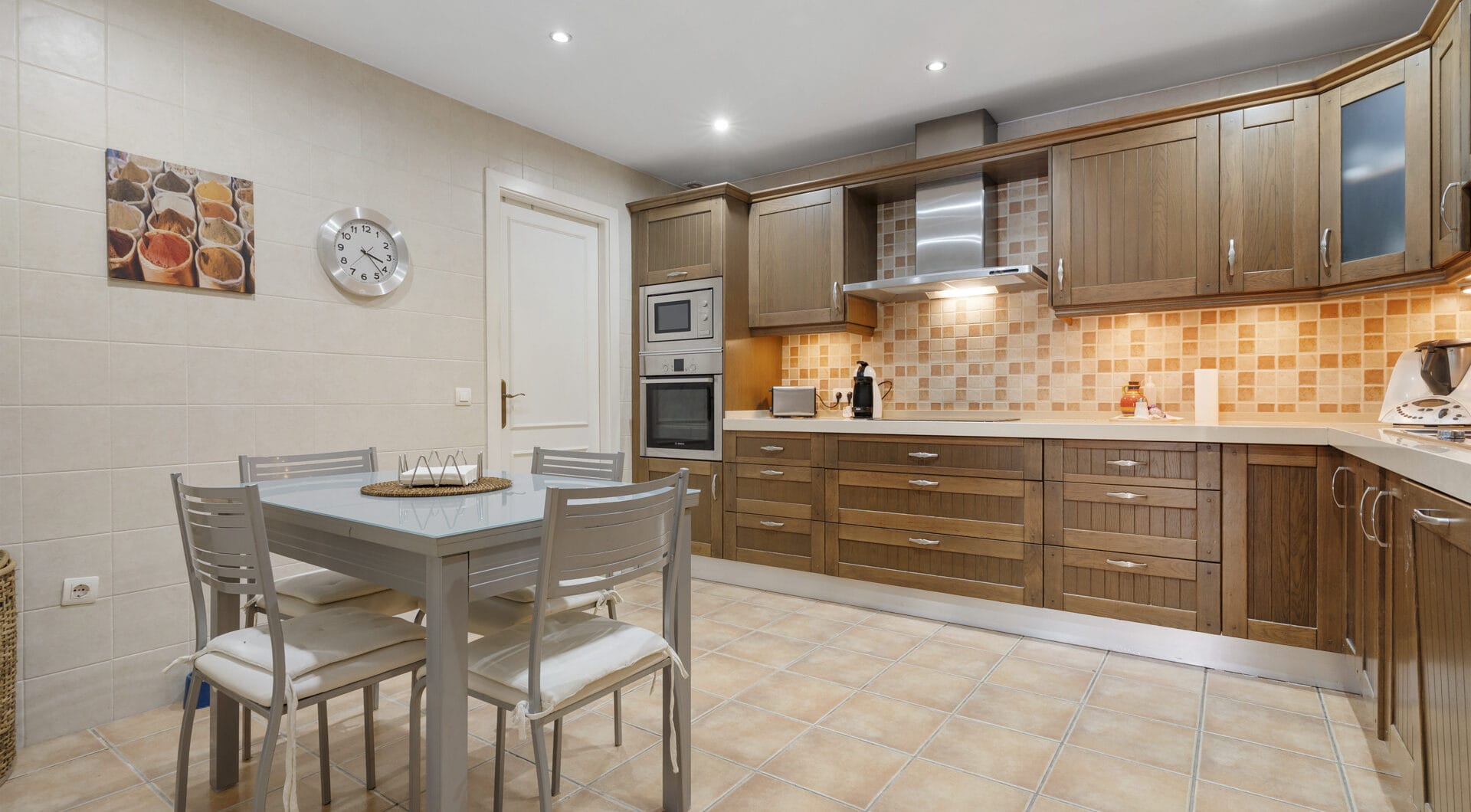 Spacious 3 bedroom apartment – Nueva Andalucía, just steps from Puerto Banus