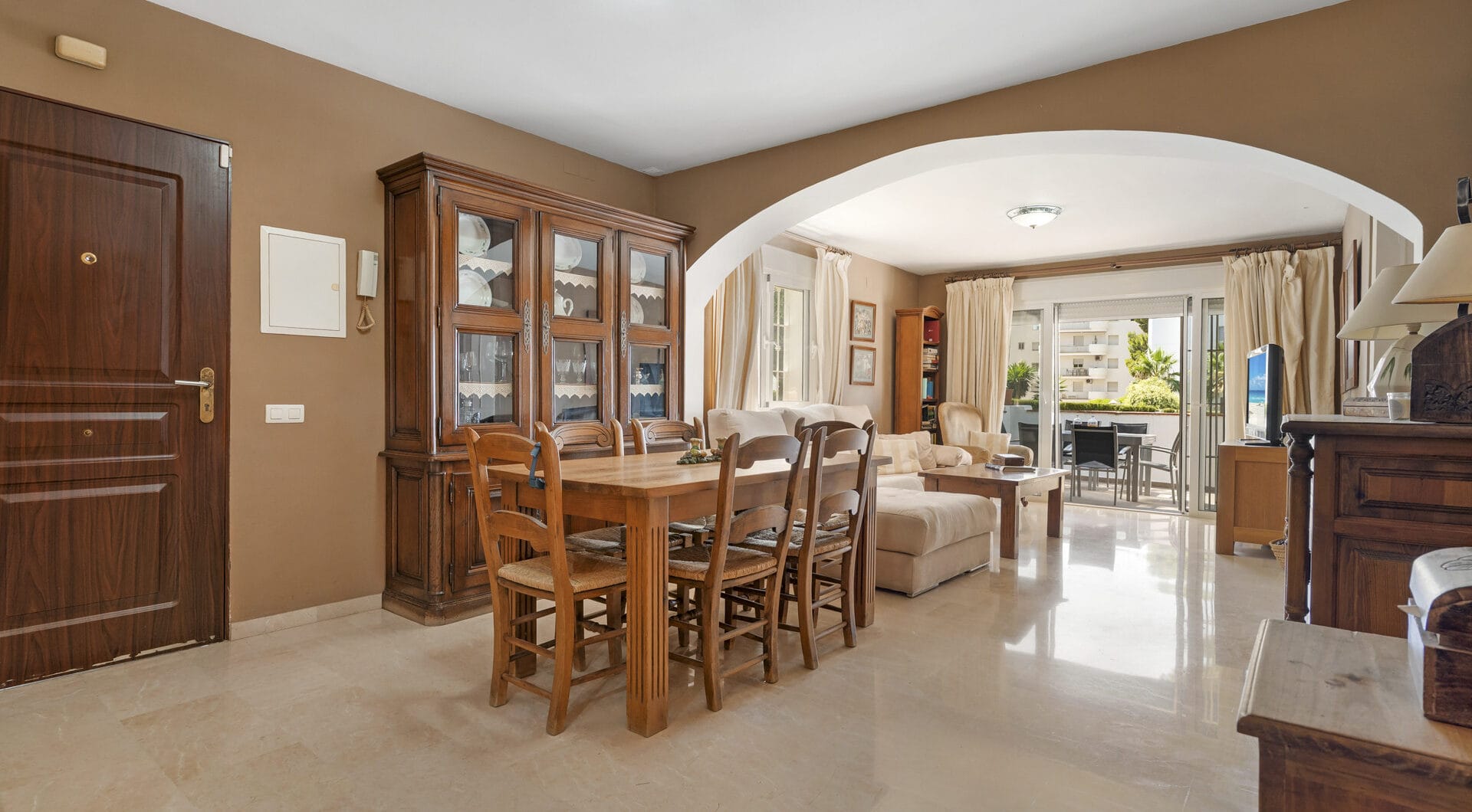 Spacious 3 bedroom apartment – Nueva Andalucía, just steps from Puerto Banus