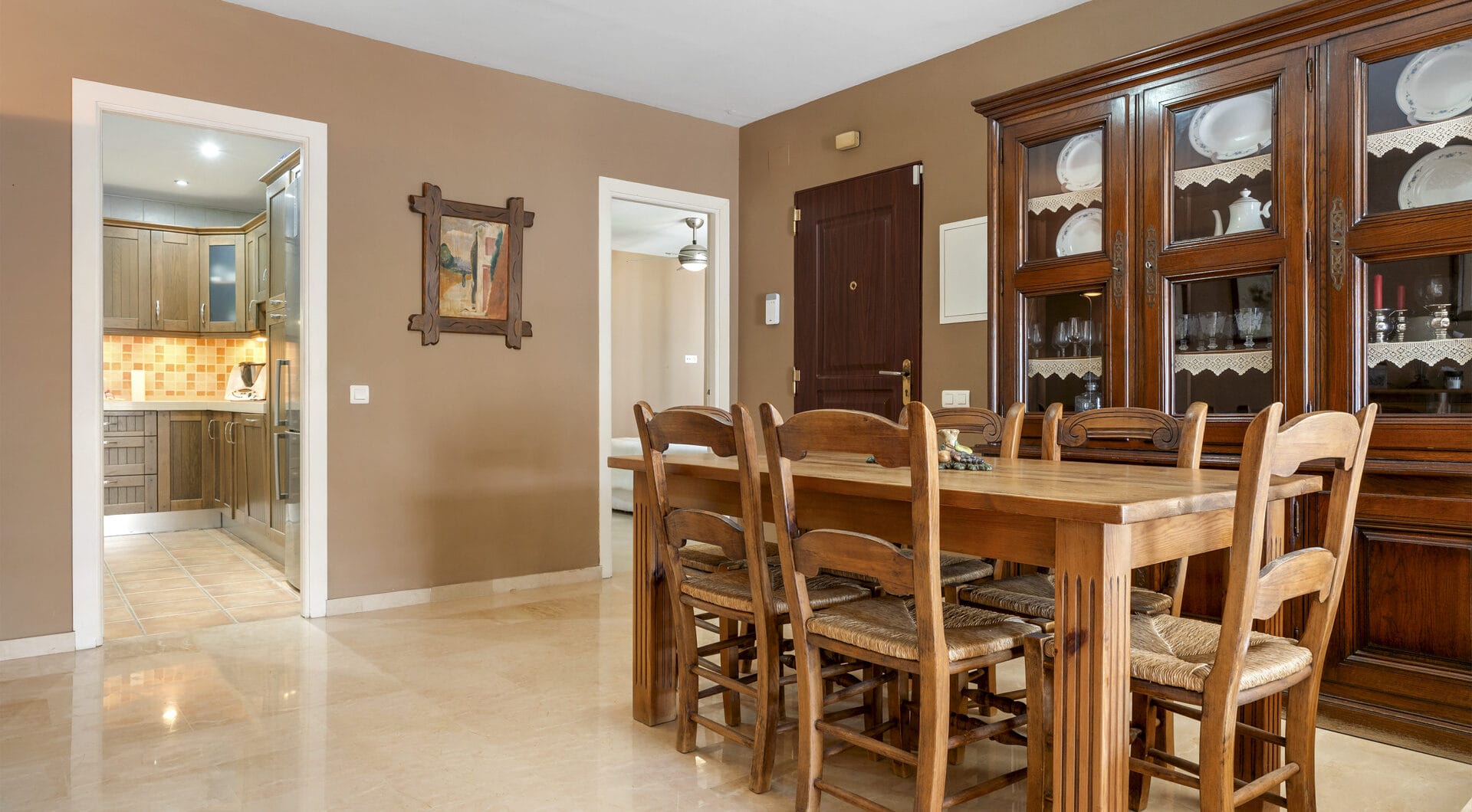 Spacious 3 bedroom apartment – Nueva Andalucía, just steps from Puerto Banus