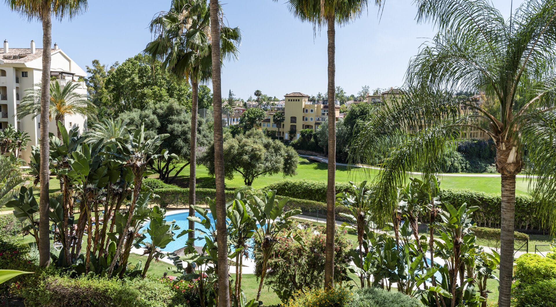 Large first floor apartment in Guadalcántara, San Pedro de Alcántara