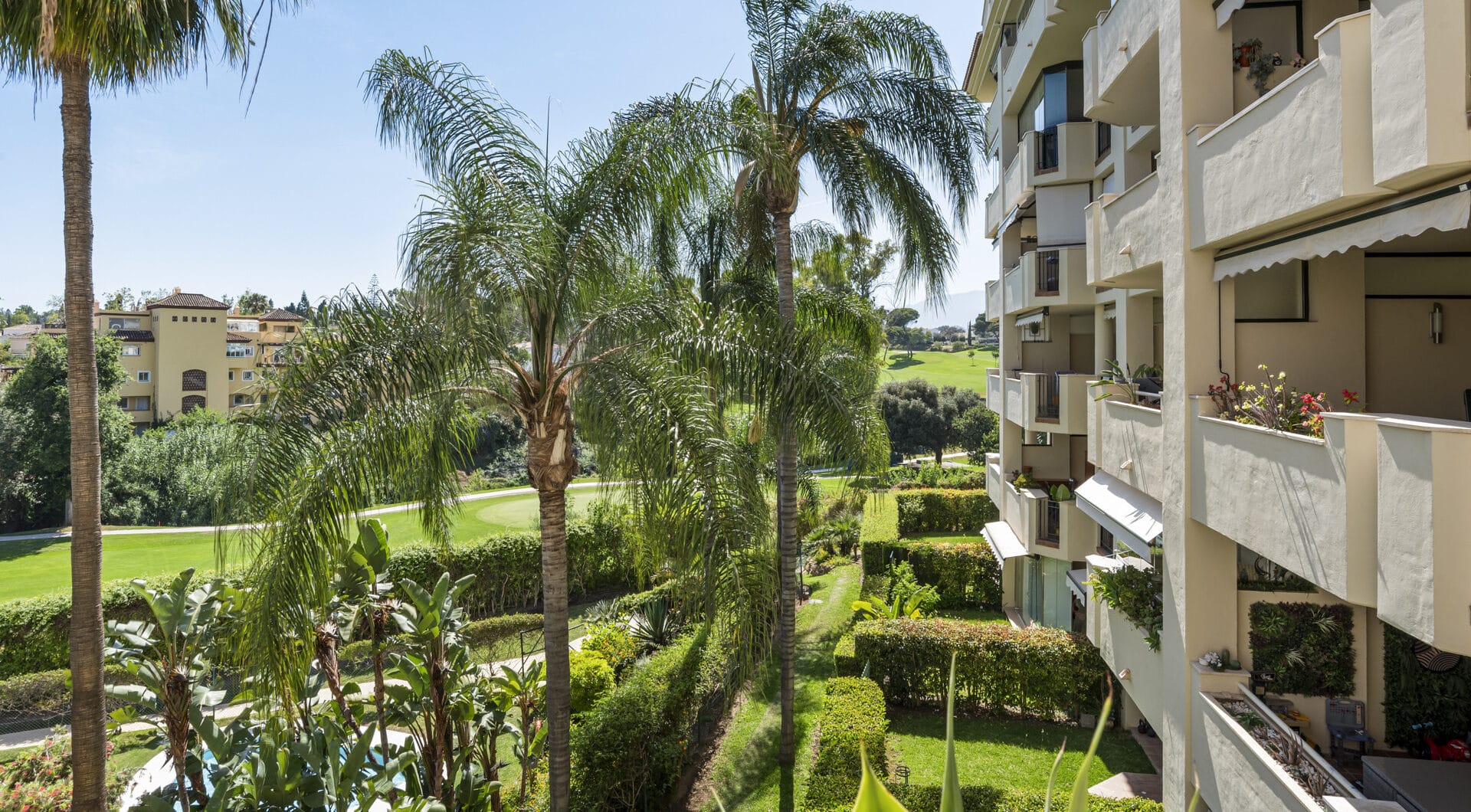 Large first floor apartment in Guadalcántara, San Pedro de Alcántara