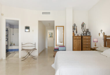 Large first floor apartment in Guadalcántara, San Pedro de Alcántara