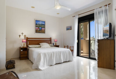 Large first floor apartment in Guadalcántara, San Pedro de Alcántara