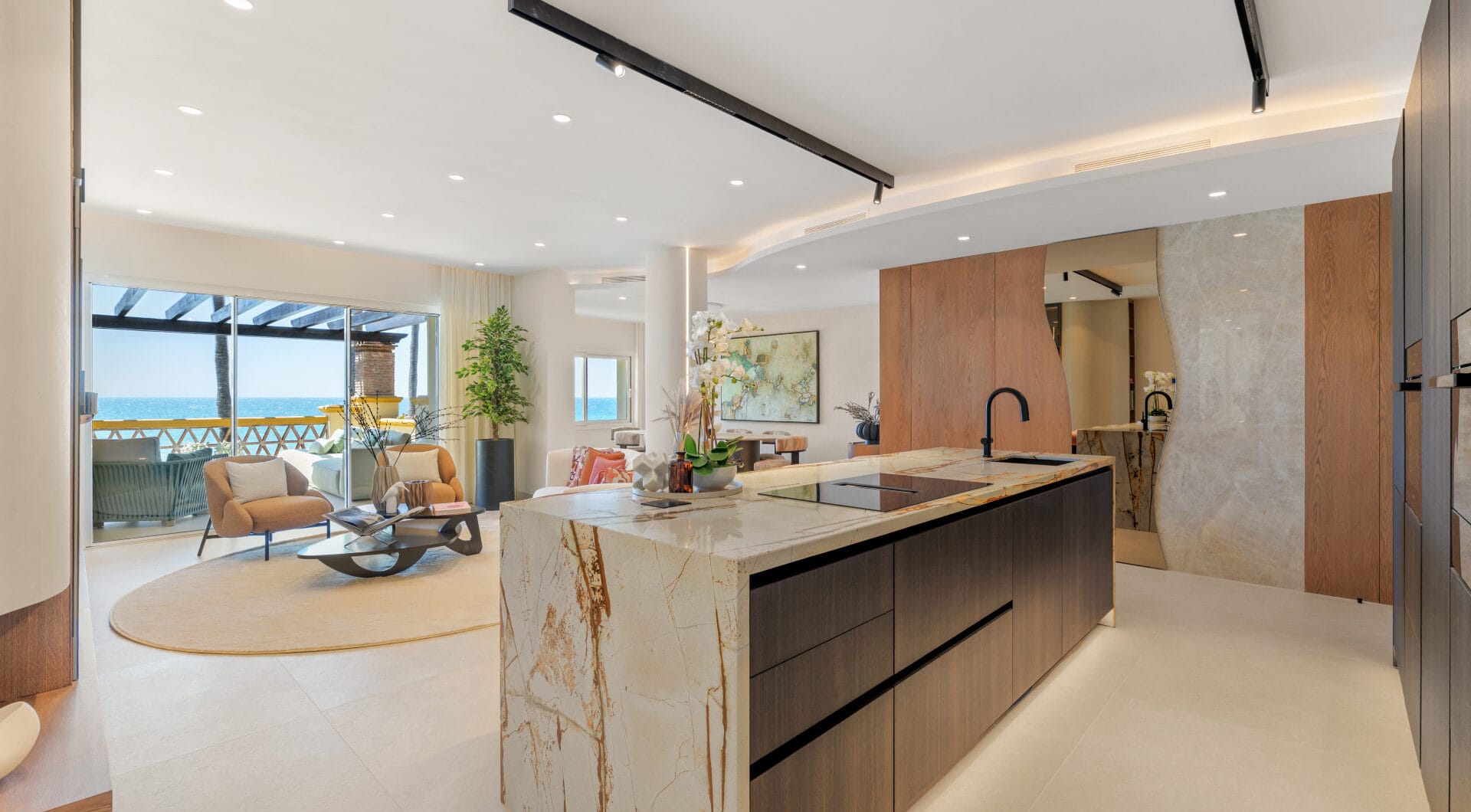 Exclusive renovated beachfront apartment – Rio Real Marbella