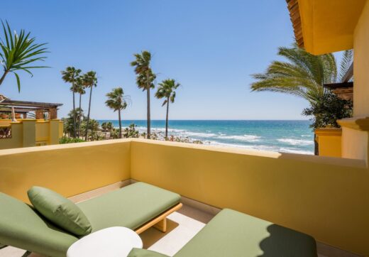 Exclusive renovated beachfront apartment – Rio Real Marbella