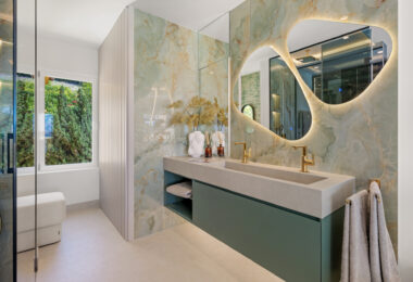 Exclusive renovated beachfront apartment – Rio Real Marbella