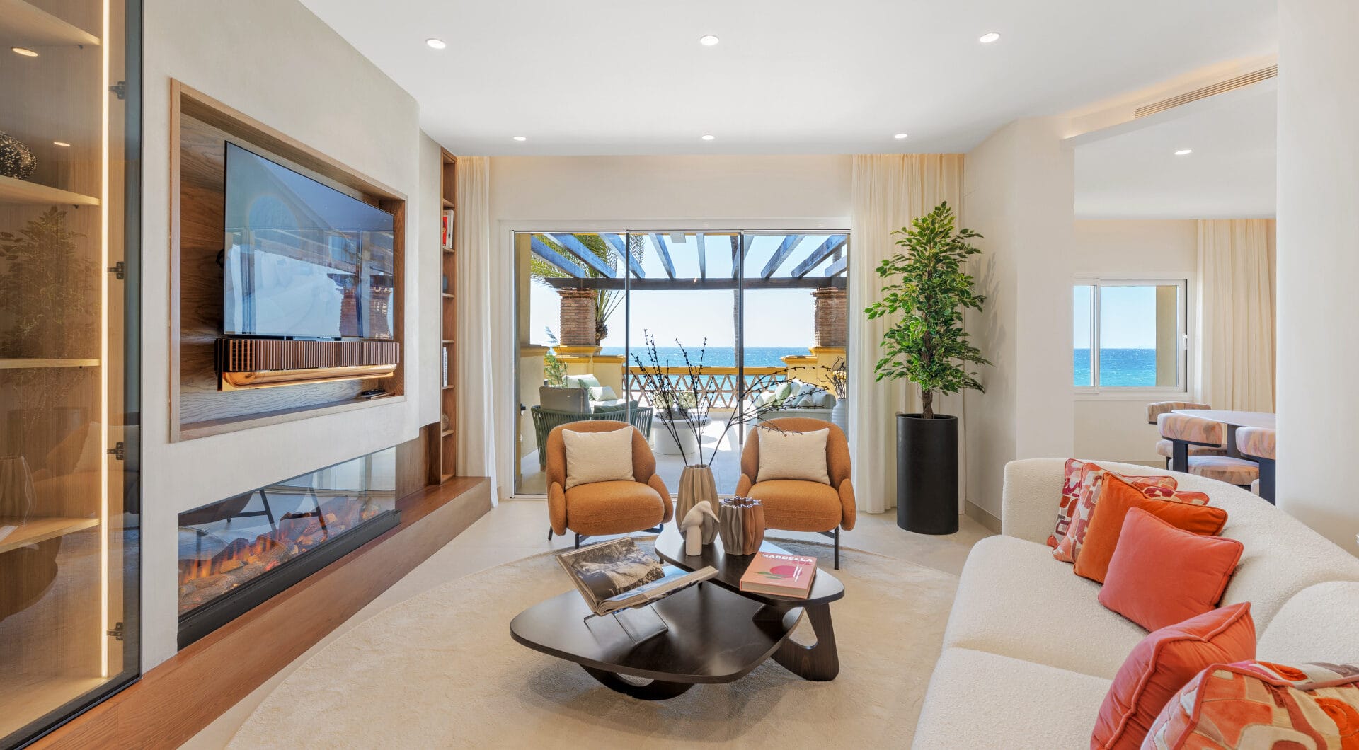 Exclusive renovated beachfront apartment – Rio Real Marbella