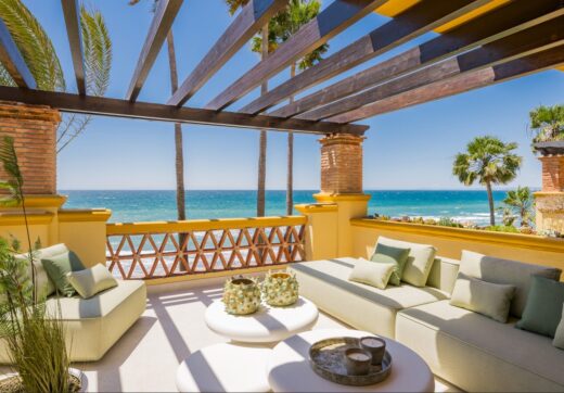 Exclusive renovated beachfront apartment – Rio Real Marbella