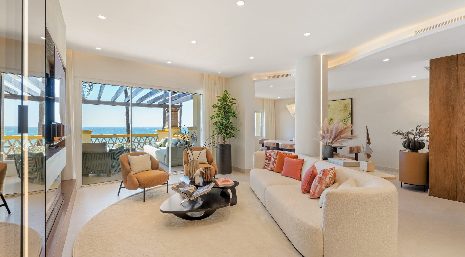 Exclusive renovated beachfront apartment – Rio Real Marbella