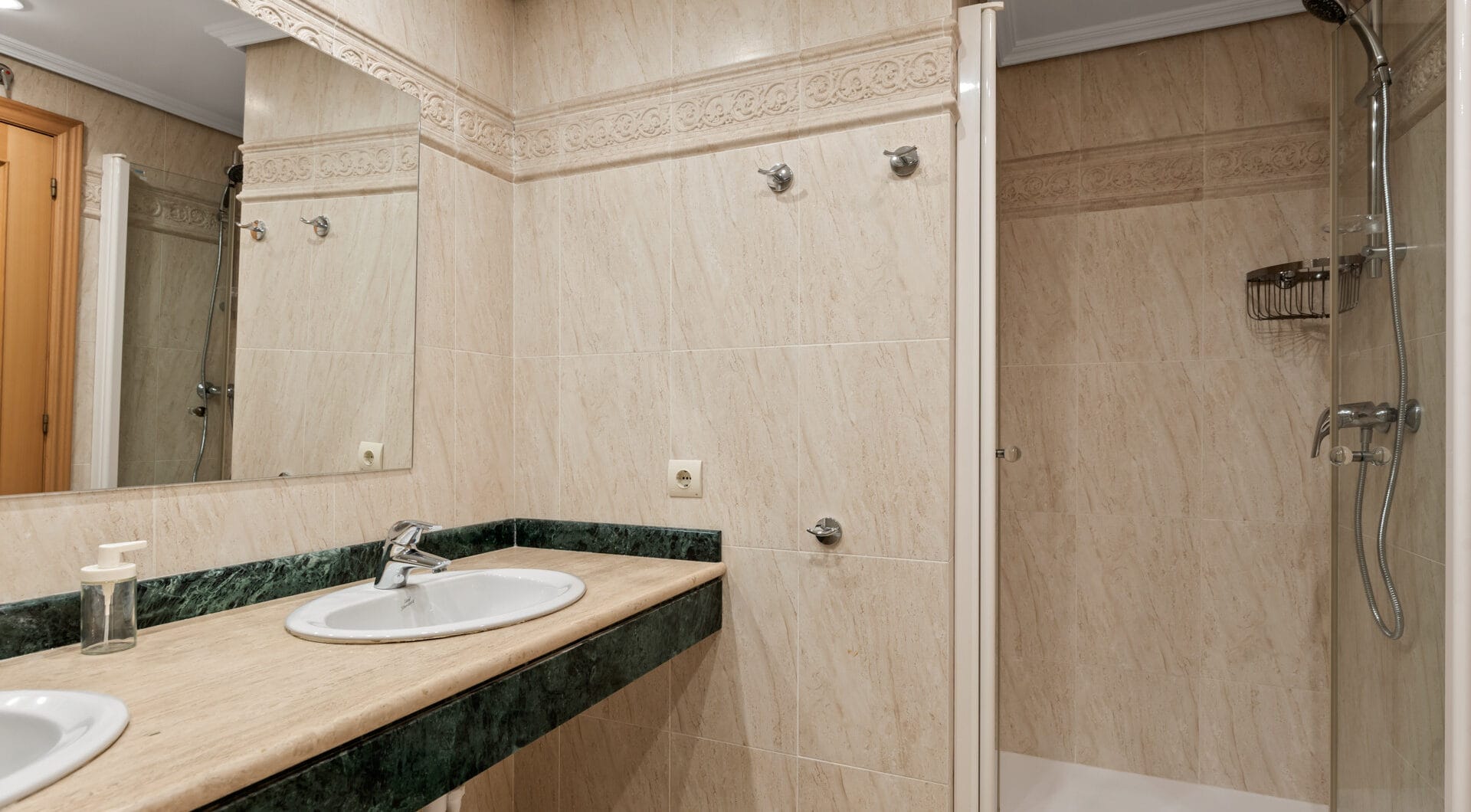 Bright 2 bedroom apartment with private terrace in Selwo