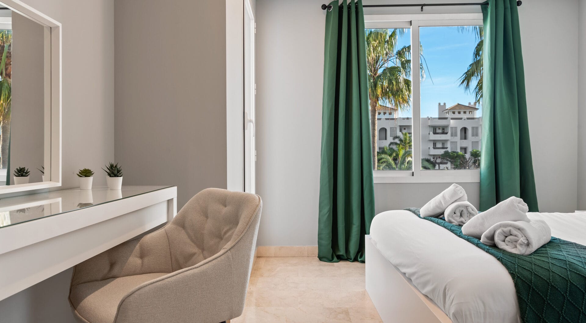 Bright 2 bedroom apartment with private terrace in Selwo