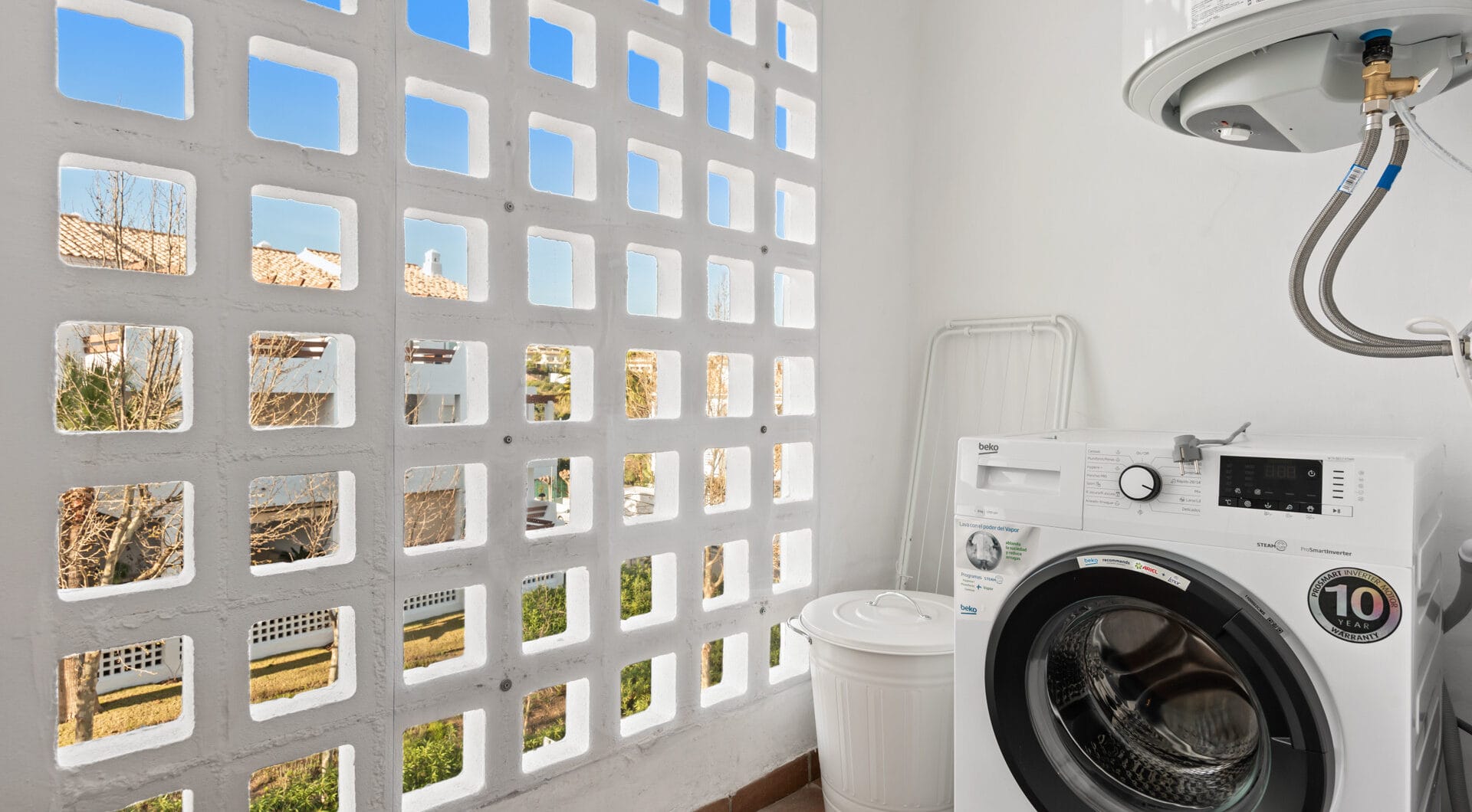 Bright 2 bedroom apartment with private terrace in Selwo