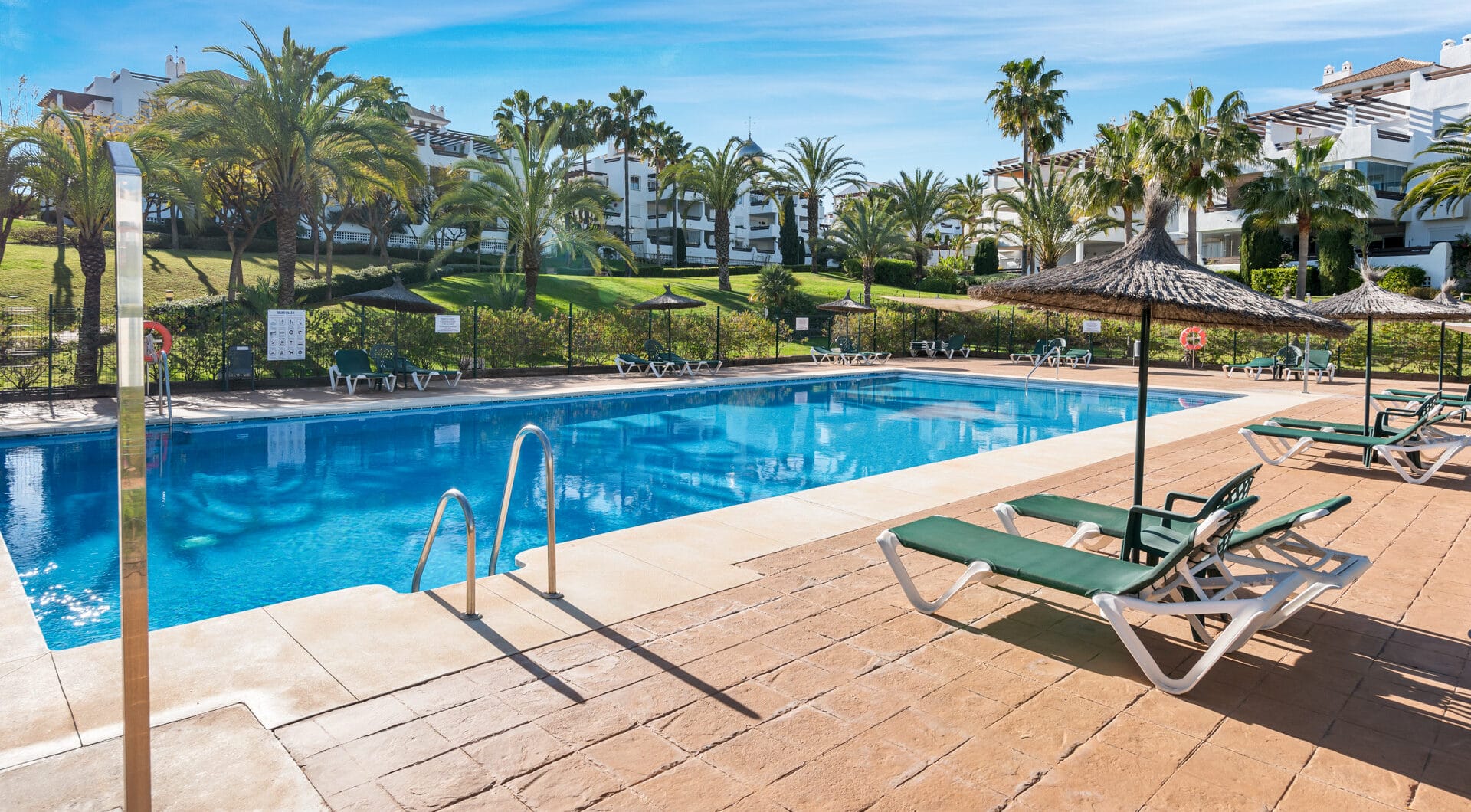 Bright 2 bedroom apartment with private terrace in Selwo