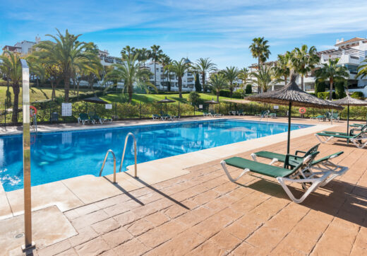 Bright 2 bedroom apartment with private terrace in Selwo