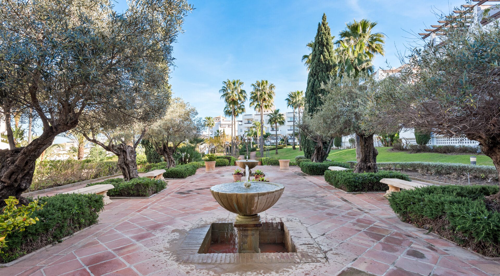 Bright 2 bedroom apartment with private terrace in Selwo