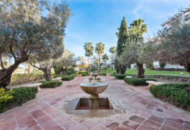 Bright 2 bedroom apartment with private terrace in Selwo