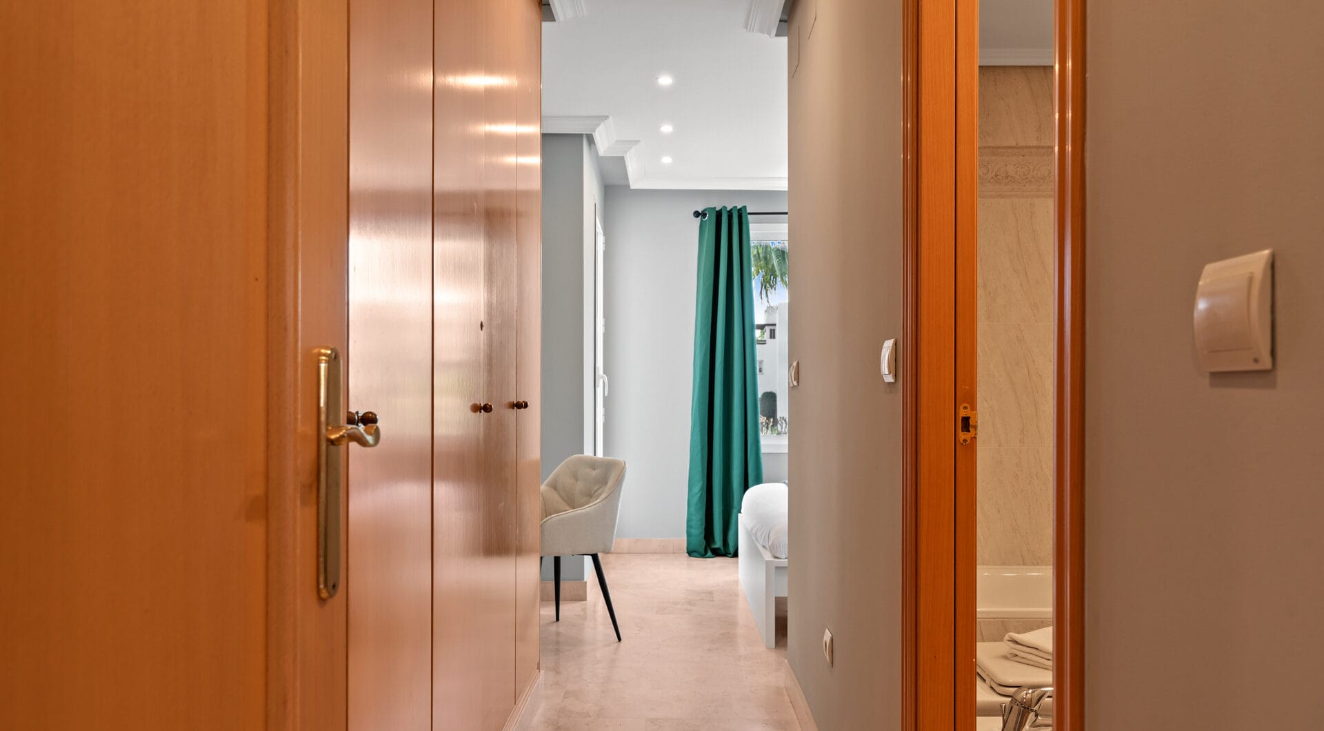 Bright 2 bedroom apartment with private terrace in Selwo