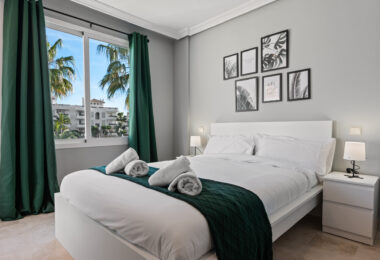 Bright 2 bedroom apartment with private terrace in Selwo