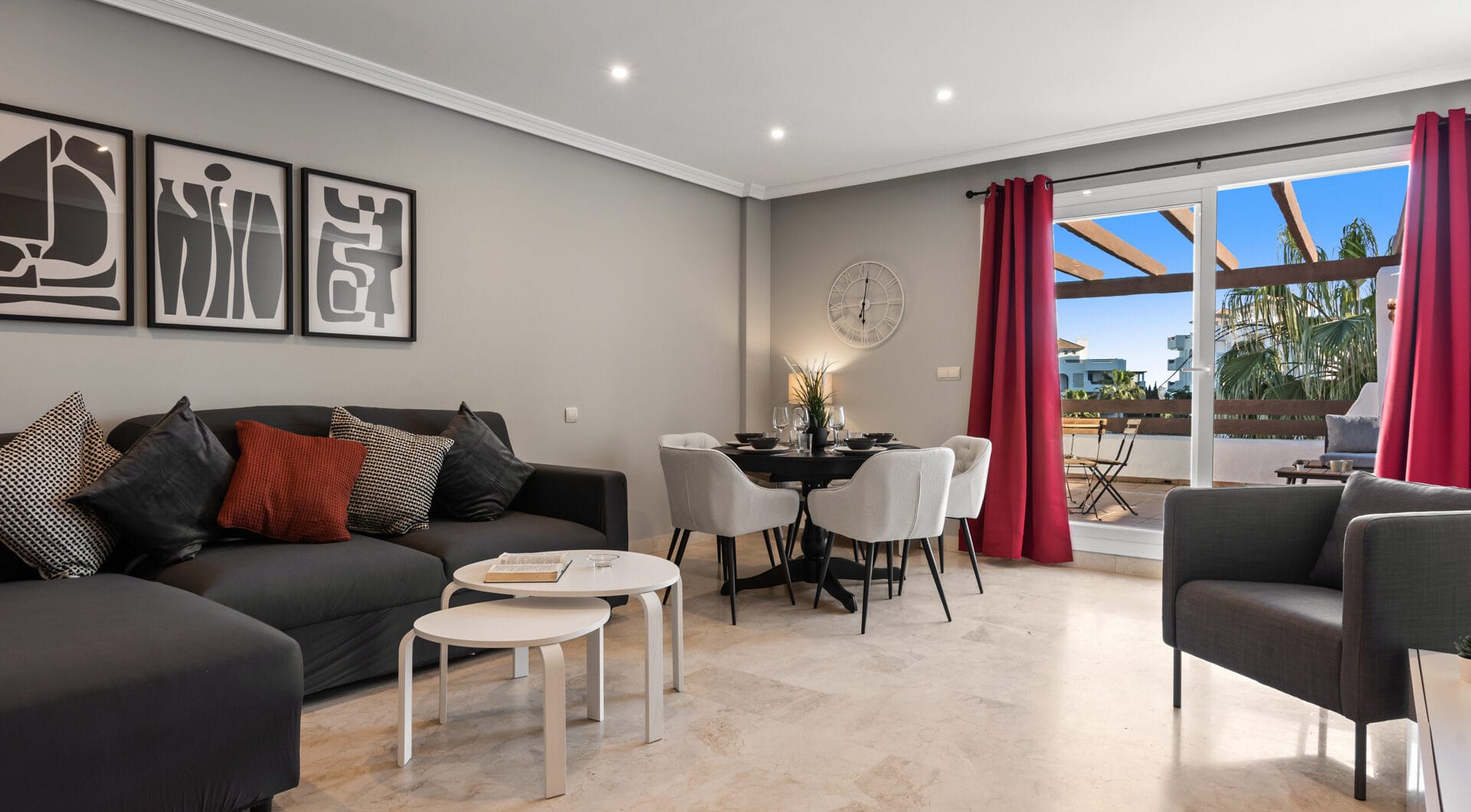 Bright 2 bedroom apartment with private terrace in Selwo