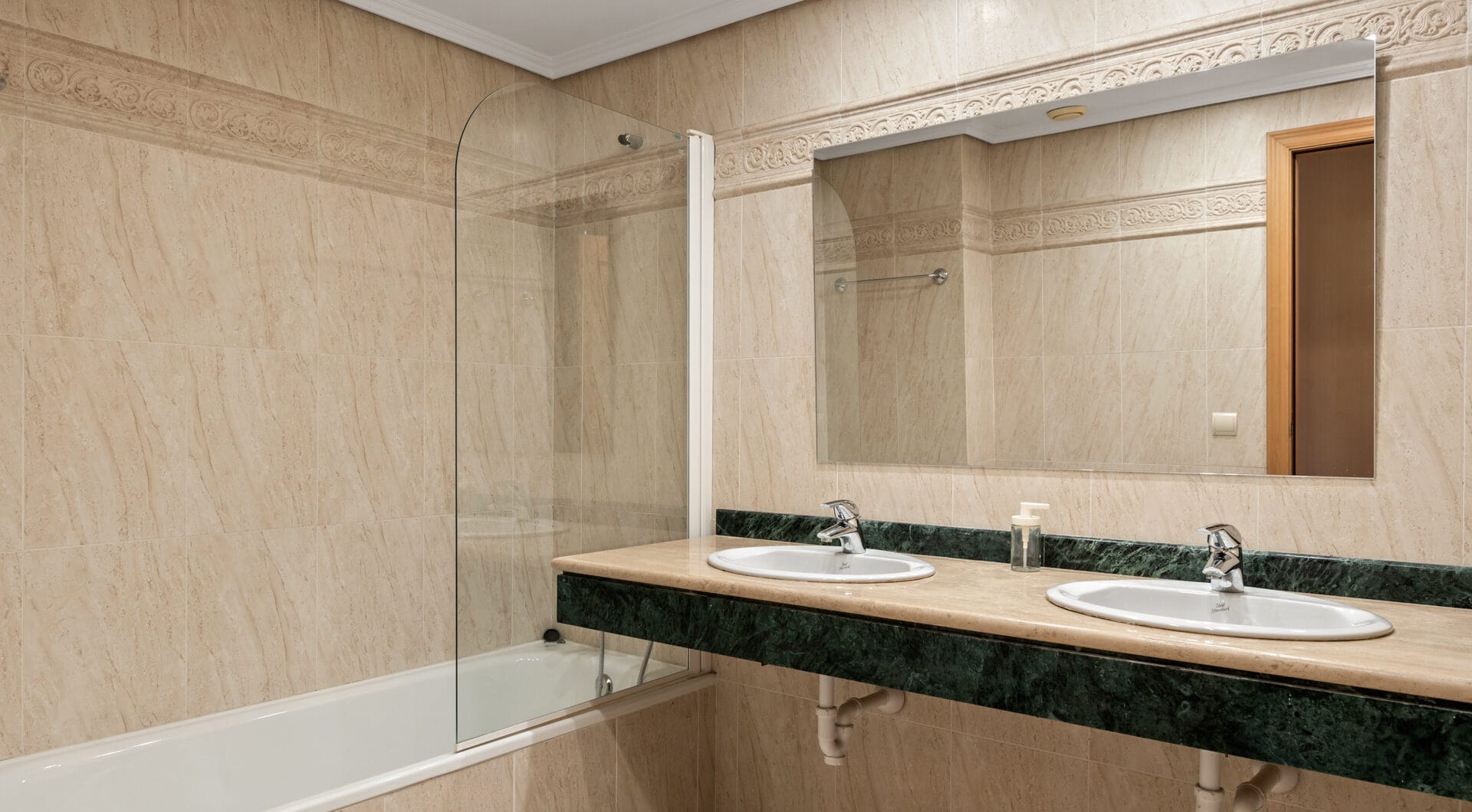 Bright 2 bedroom apartment with private terrace in Selwo