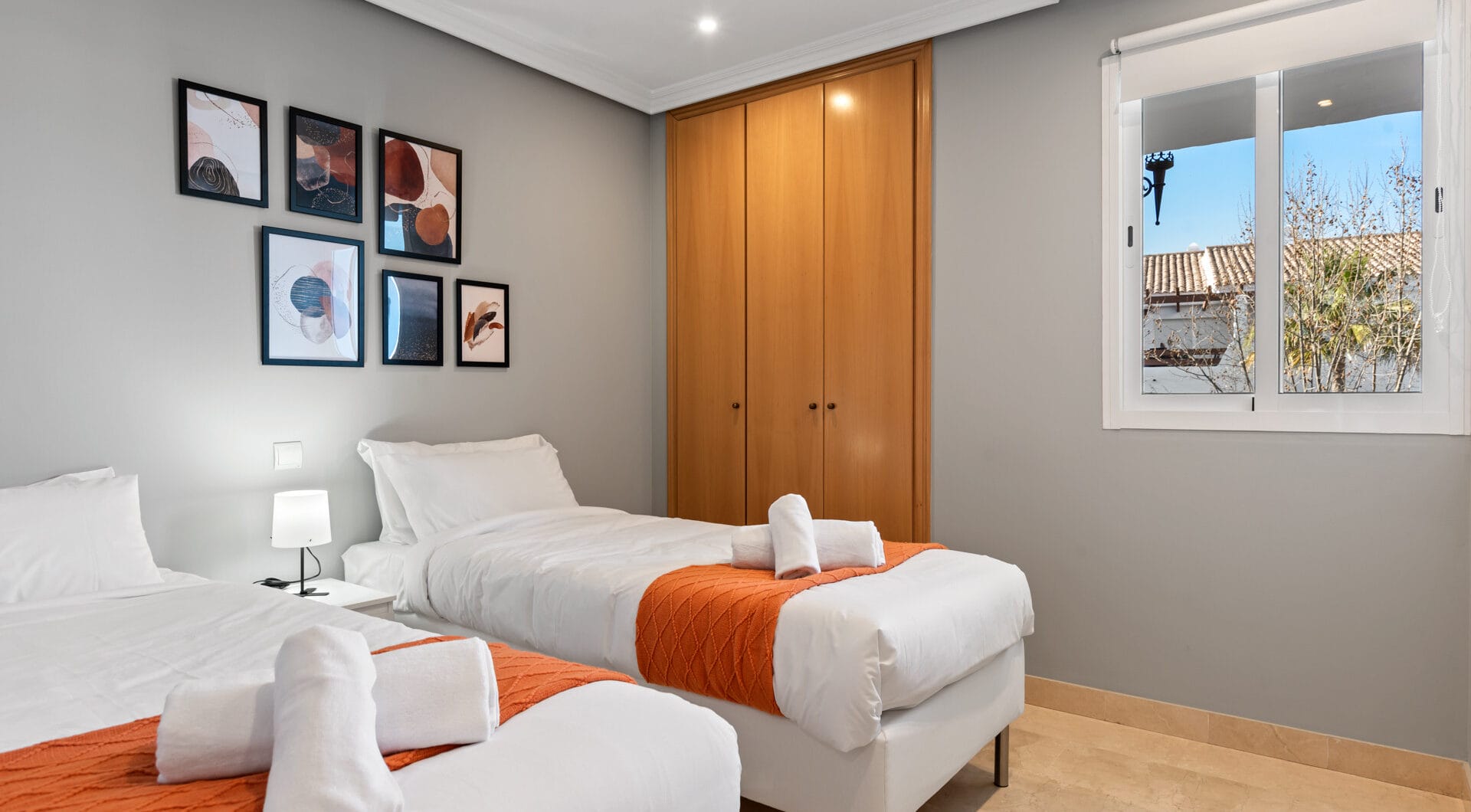 Bright 2 bedroom apartment with private terrace in Selwo