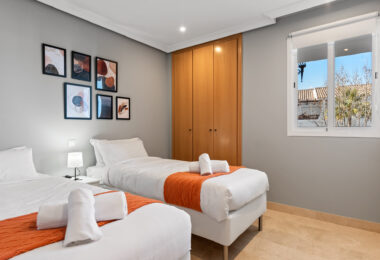 Bright 2 bedroom apartment with private terrace in Selwo