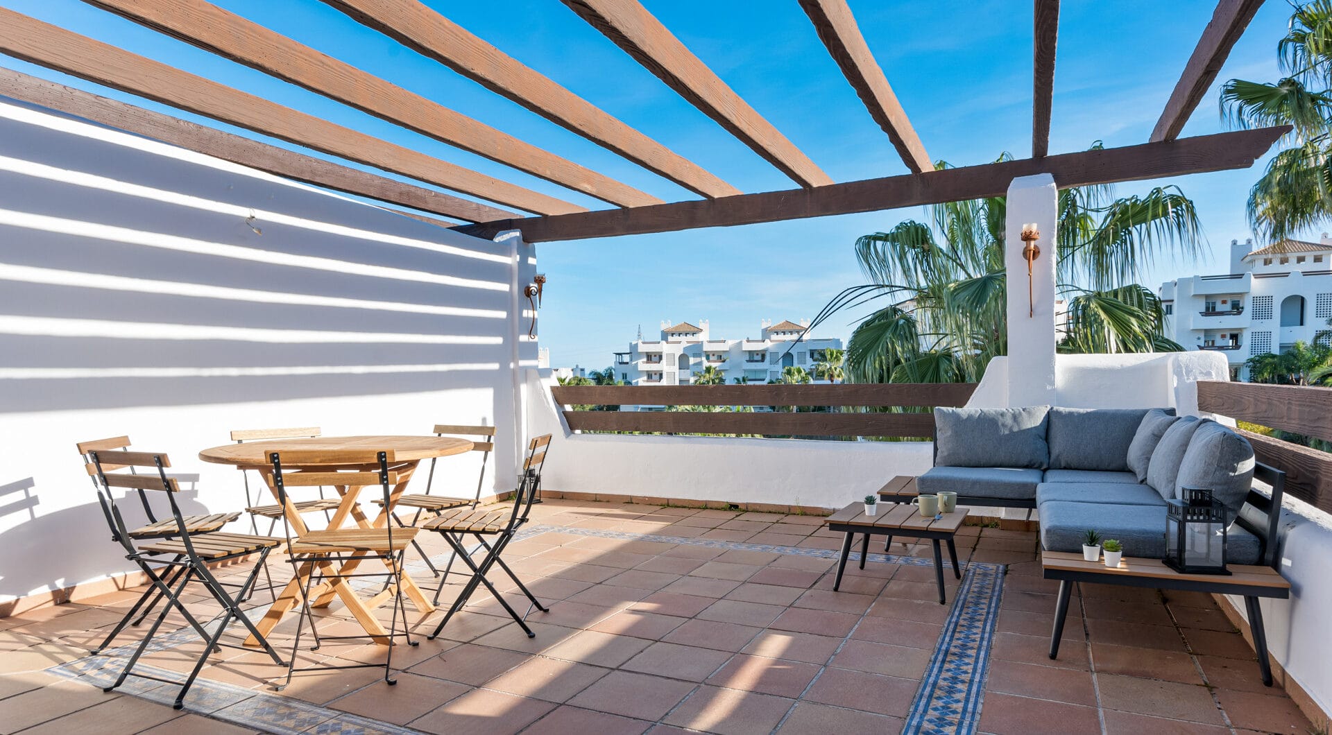 Bright 2 bedroom apartment with private terrace in Selwo