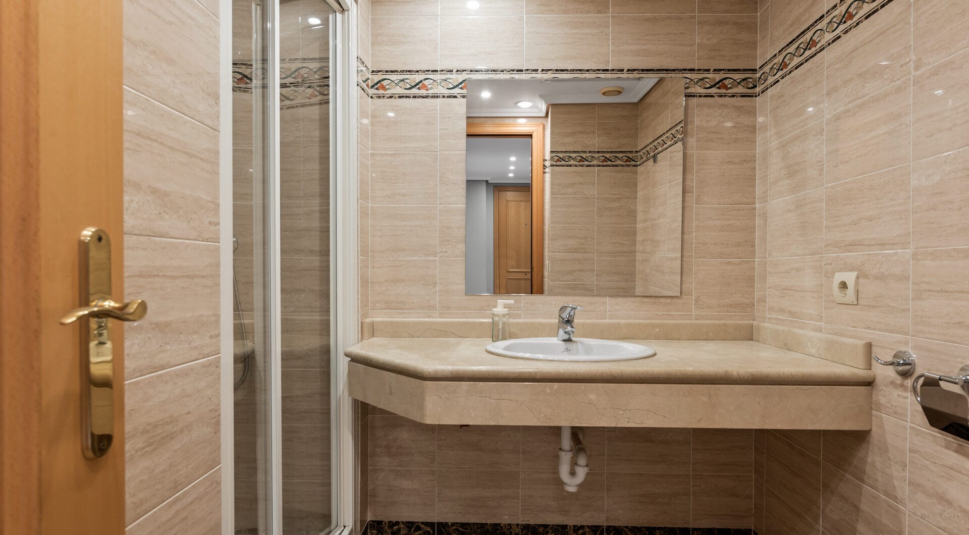 Bright 2 bedroom apartment with private terrace in Selwo