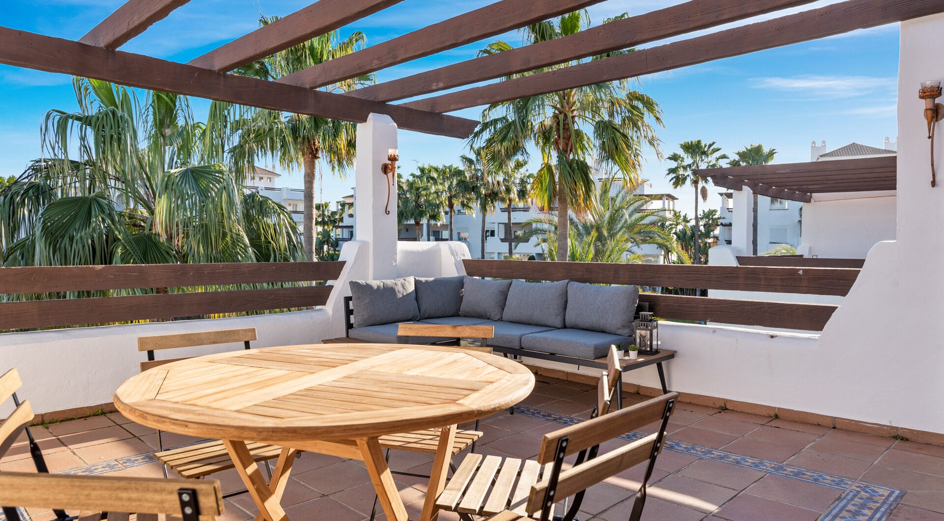 Bright 2 bedroom apartment with private terrace in Selwo