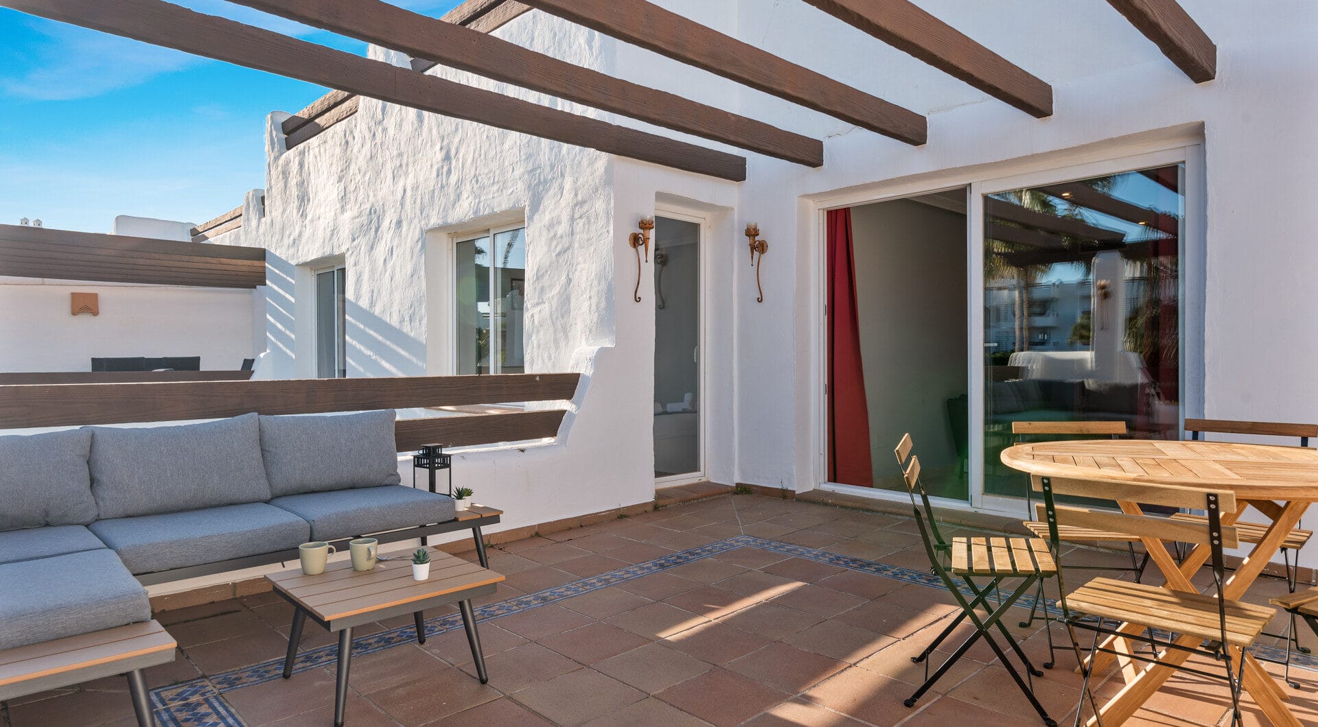 Bright 2 bedroom apartment with private terrace in Selwo