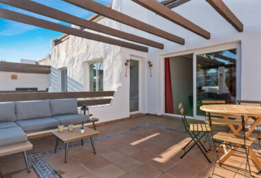Bright 2 bedroom apartment with private terrace in Selwo