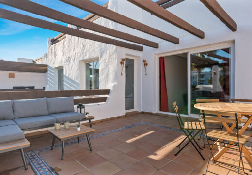 Bright 2 bedroom apartment with private terrace in Selwo
