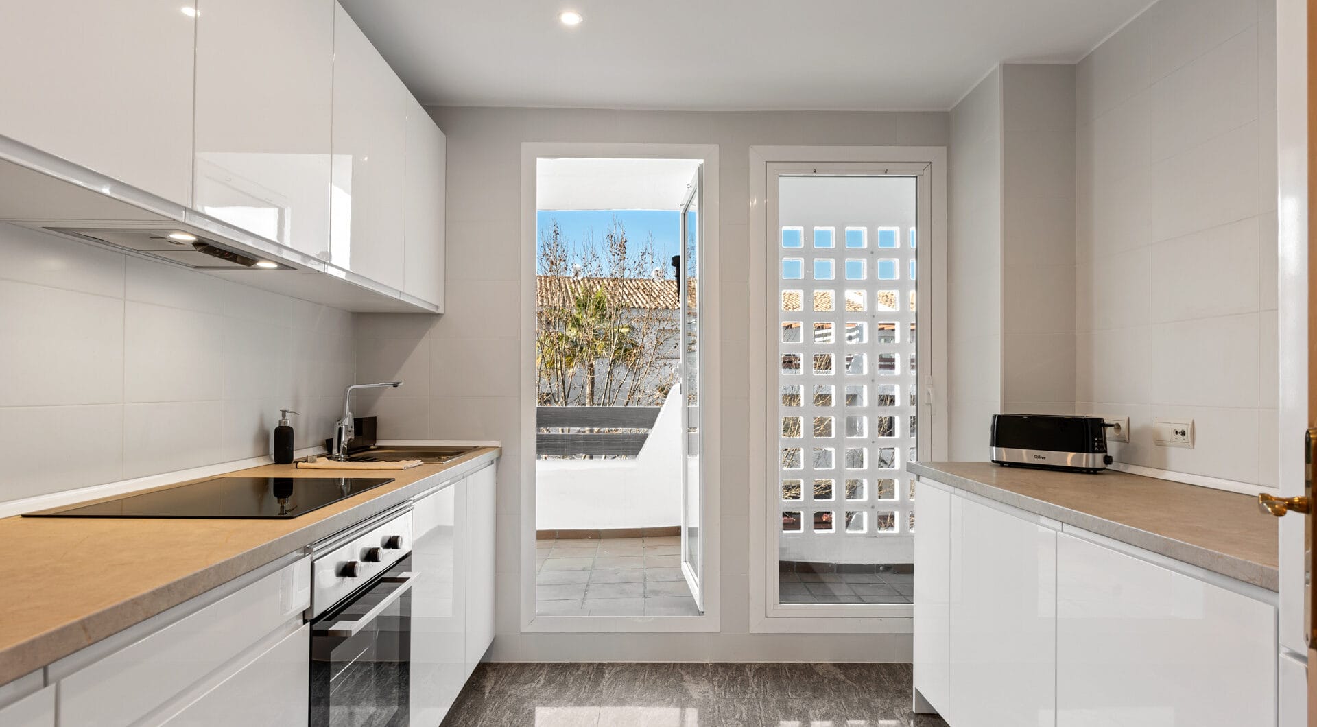 Bright 2 bedroom apartment with private terrace in Selwo