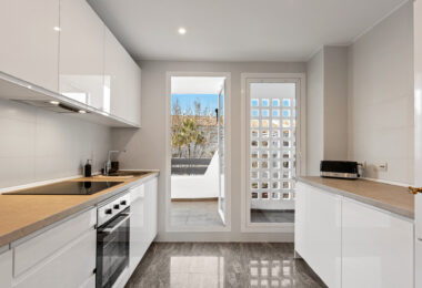 Bright 2 bedroom apartment with private terrace in Selwo