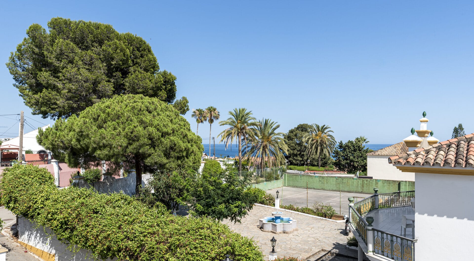 Large 6 Bedroom Villa with Sea and Mountain Views in Estepona