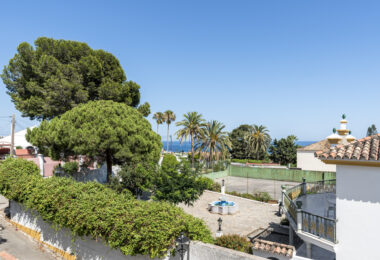 Large 6 Bedroom Villa with Sea and Mountain Views in Estepona